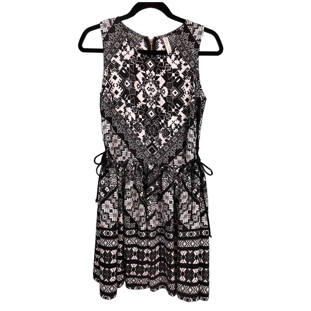 Xhileration Side Tie Detail Black & White Patterned Dress